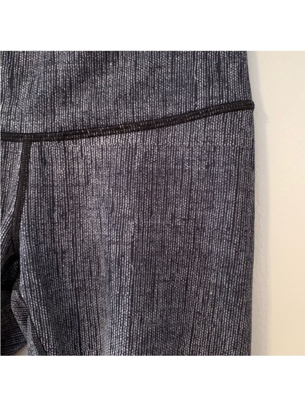lululemon athletica Heathered Charcoal Capri Leggings - Picture 2 of 3
